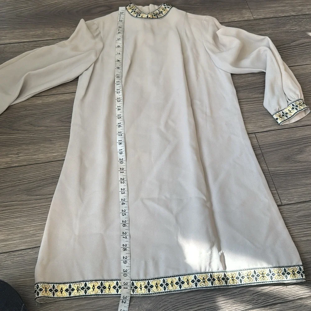 Vintage mod go-go style  long sleeve dress size 7 made of rayon